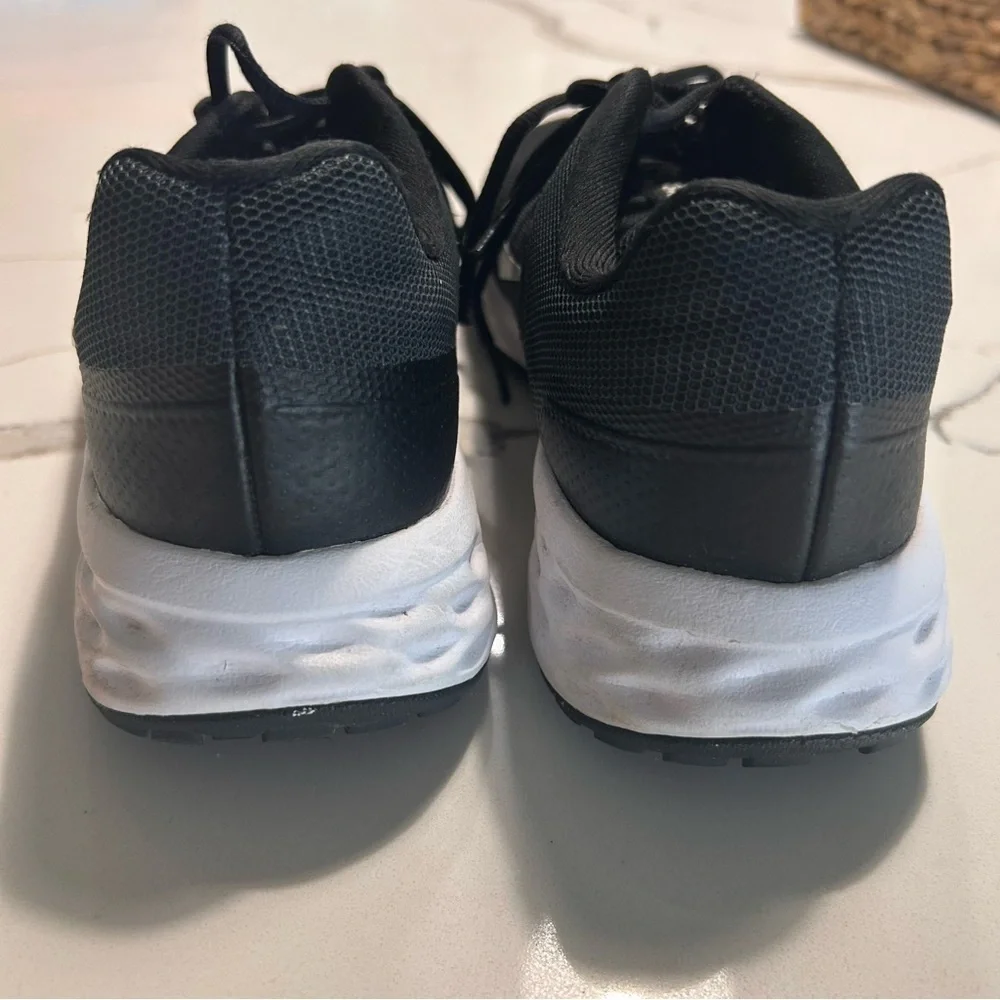 Nike Revolution 6 Shoes Womens Size 8 Black White Running Training Sneakers
